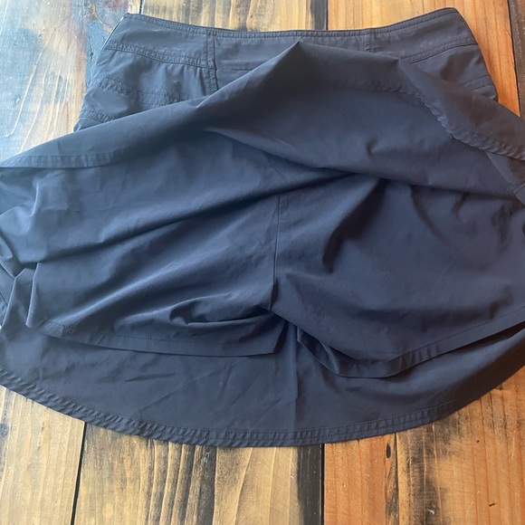 Athleta skirt like new with built in shorts - Picture 5 of 6